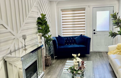 Clairlea - Birchmount House | A tasteful Brand New House - 10 Minutes to Bluffs beach.