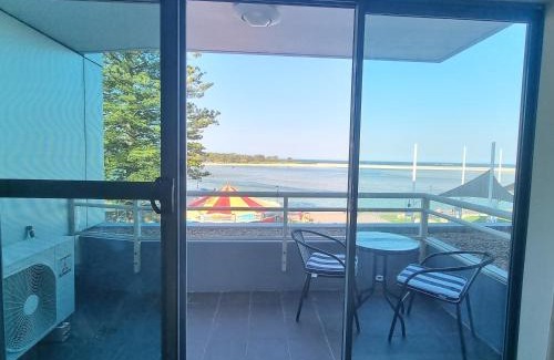 The Entrance Apartment | A-The Entrance Private Water Front 1 bedroom appartment at the Oaks