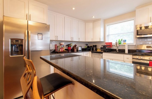 Overbrook House | A touch of Heaven ☀️Elegant and Cozy Home near Saint Joseph University With AC