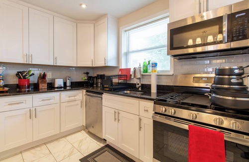 Overbrook House | A touch of Heaven ☀️Elegant and Cozy Home near Saint Joseph University With AC