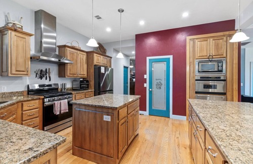 St. George House | A True Gem | Spacious Backyard