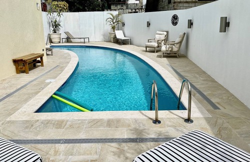 Old Trees Bay Apartment | A True Slice of Paradise in Paynes Bay, nNewly renovated lower level apartment.