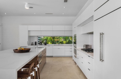 Providenciales Villa | A two level exceptional 5 bedroom villa with direct access to the beach