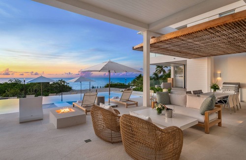 Providenciales Villa | A two level exceptional 5 bedroom villa with direct access to the beach