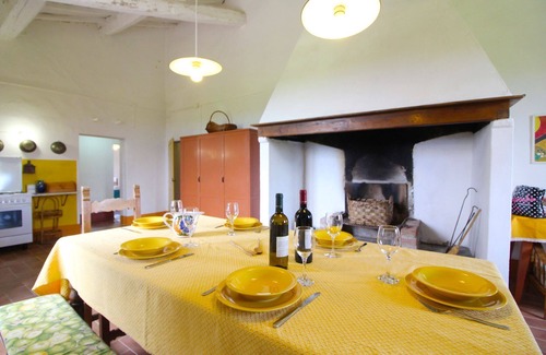 Foiano della Chiana Apartment | A typical brick farmhouse located in the heart of Valdichiana, not far from Pozzo della Chiana, insi