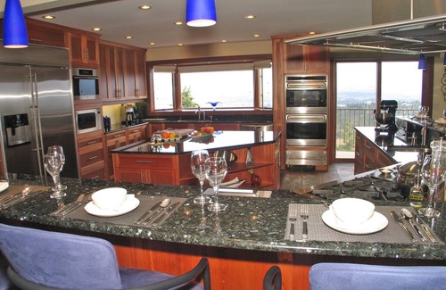 West Kelowna Estates Bed & Breakfast | A View of the Lake Bed & Breakfast