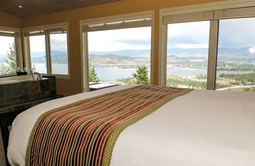 West Kelowna Estates Bed & Breakfast | A View of the Lake Bed & Breakfast
