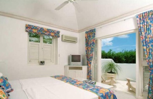 Folkestone Villa | A well appointed beachfront three bedroom villa
