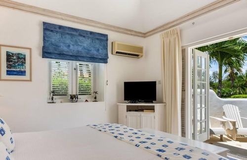 Folkestone Villa | A well appointed beachfront three bedroom villa