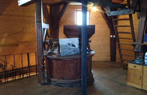 Sarow House | A windmill to fall in love with, family and dog-friendly with a large garden