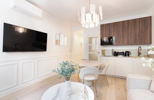 Epinettes Apartment | A Wonderful 1BR with Services in Batignolles