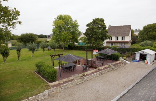 Sainteny Cottage | A wonderful family vacation home from home - and a great garden for the kids!