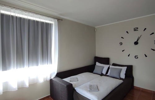 Zalakaros House | A Zalakarosi Fürdő 3 Perc, Csendes, Panorámás. 4 Külön Bejáratú Apartman, Kert