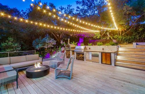 Fire Mountain House | A Zen Paradise - WIth Hot Tub and Pizza Oven