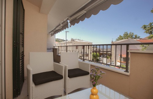 Dugi Rat Apartment | A2 - luxury apt w terrace, gym, jacuzzi & sauna