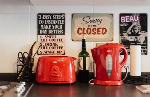 Las Rejas Apartment | A2 Nice, Cozy, Stylish, 2D2B, Subway front door