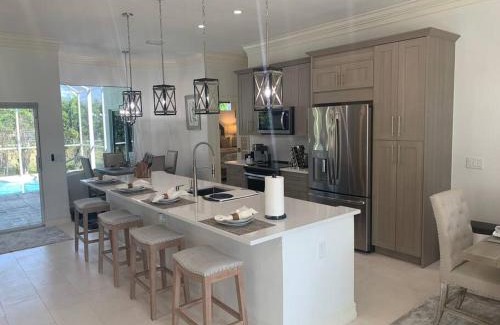 Marco Island Villa | AAA - Marco Island Luxury Home, Walk To The Beach.