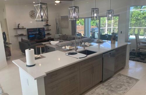 Marco Island Villa | AAA - Marco Island Luxury Home, Walk To The Beach.