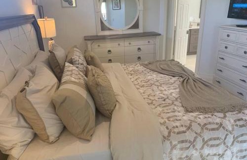 Marco Island Villa | AAA - Marco Island Luxury Home, Walk To The Beach.