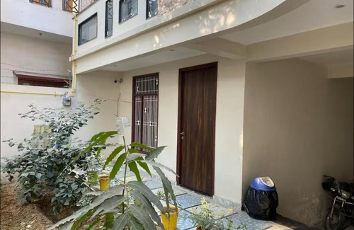 Kakarmatha House | Aashrey-The Dorm Room