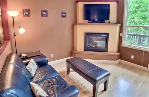 Eureka Springs Apartment | Abbey Chateau Treehouse #10/Oak Crest cottages and treehouses