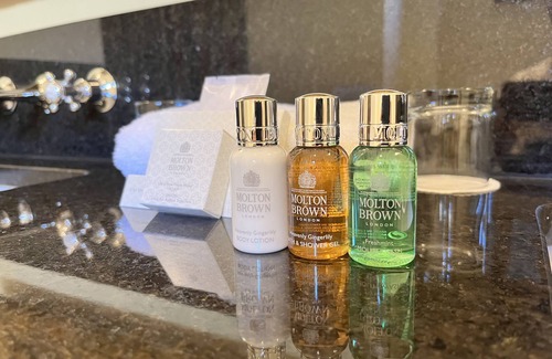 Broadway Hotel | Abbots Grange Manor House