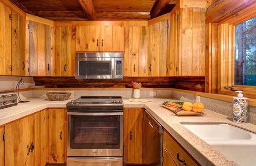 Moose Wilson Road House | Abode at the Aspens | Secluded Fish Creek Mountain Retreat | Hot Tub | Close to Village & Nat. Parks