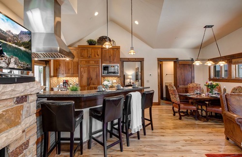 Aerie House | Abode at Town Lift | Best deal | Across the Street from the Town Lift | Private Hot Tub!