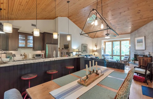 West Jefferson Cottage | Above The New River - Hot Tub + New Listing!