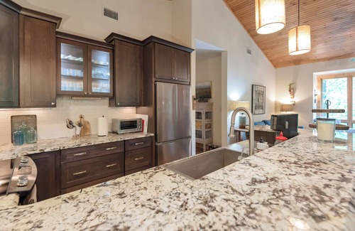 West Jefferson Cottage | Above The New River - Hot Tub + New Listing!