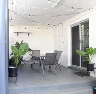 Kooringal Apartment | 'Above the Trees' - Spectacular Views, Sleeps 10