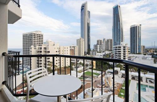 Surfers Paradise Apartment | Above the Waves - Relaxed Coastal Living at Mantra