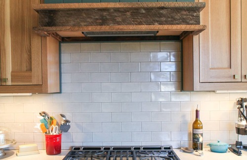 Livingston House | Absaroka Sunrise - Luxury In-Town location | Million $ Views | Pool & Hot Tub