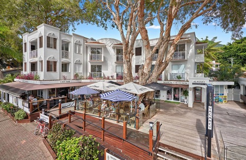 Palm Cove Apartment | Absolute Beach Front 1 Bedroom Apartment Palm Cove