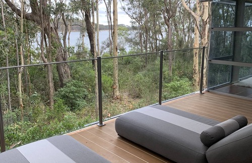 Maloneys Beach House | Absolute beachfront Designer house with spa