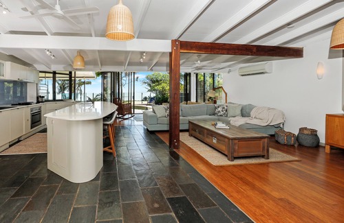 Holloways Beach House | Absolute Beachfront House with Private Pool