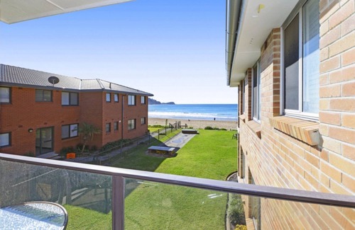 Avoca Beach Apartment | Absolute Beachfront - South Strand 7 Linen & WiFI