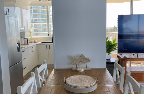 Main Beach Apartment | Absolute Beachfront Luxury | Heated Pool + 75" TV