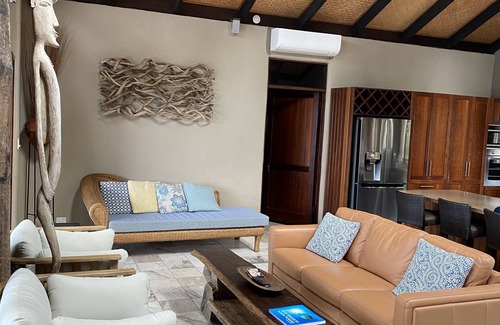 Newell House | ABSOLUTE BEACHFRONT- Bala Beach House on Newell Beach