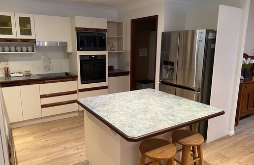 Wurtulla House | Absolute beachfront- Bush, Beach, Dogs, Relax!