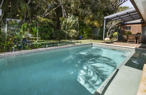 Wurtulla House | Absolute beachfront- Bush, Beach, Dogs, Relax!