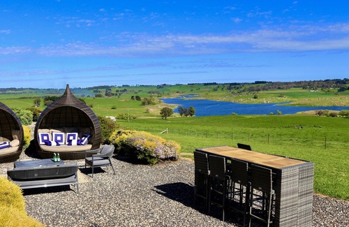 Oberon House | ABSOLUTE LUXURIOUS LAKEFRONT HOMESTEAD AT ALPINE LAKE OF OBERON BLUE MOUNTAINS