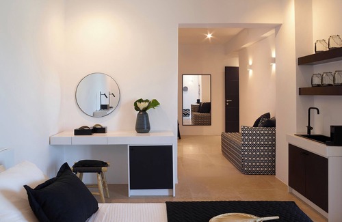 Akrotiri Hotel | Absolute Paradise Santorini- Adults Only