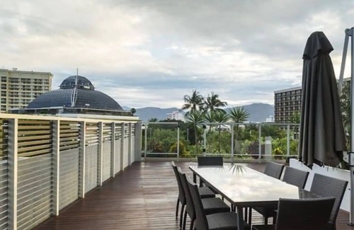 Cairns Central Business District Apartment | Absolute Waterfront Apartment
