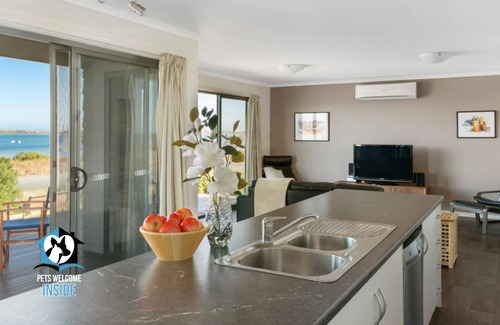 Bonney House | Absolute Waterfront Views + Kayaks