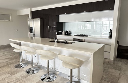 Yarrawonga House | Absolute waterfront modern 4 bedroom property in Woodlands area of Yarrawonga