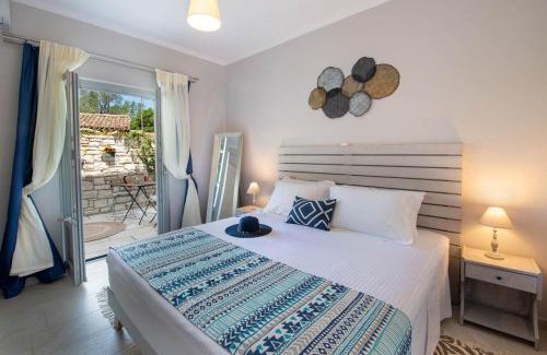 Paxos House | Acacia APT by Aglaia V