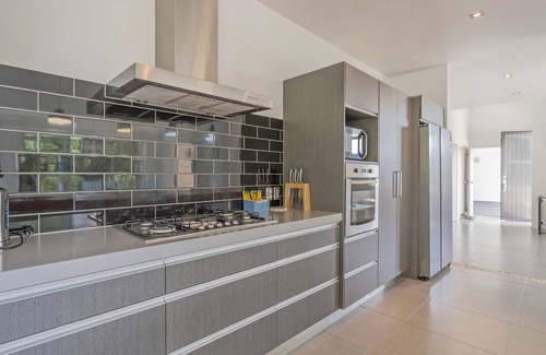 Whitianga House | Acacia Cote - Whitianga Holiday Home