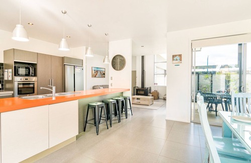 Whitianga House | Acacia Cote - Whitianga Holiday Home