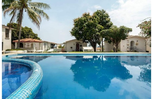 Puerto Marques House | Acapulco Brisa Diamante View